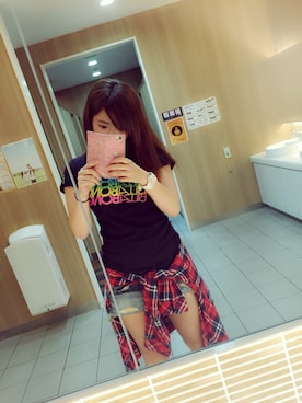 「WC（ダブル シー）のアイテム（デニムパンツ）」を使った、Misato Uchidaさん（レディース・157cm）の秋コーディネート