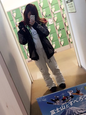 「ROXY（ロキシー）のアイテム（その他）」を使った、Misato Uchidaさん（レディース・156cm）の秋コーディネート
