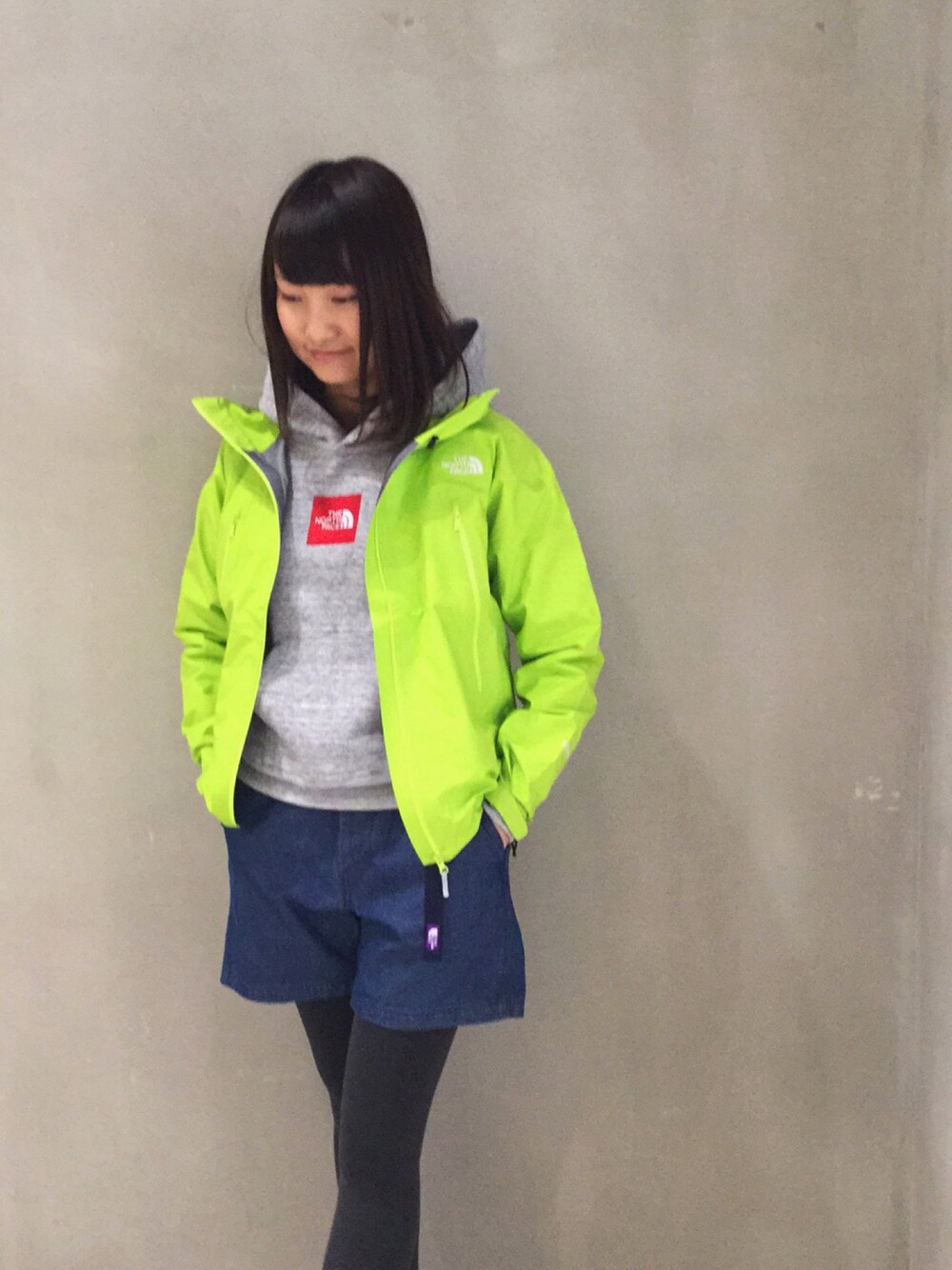 「outdoor、シンプル、カジュアル、northface、THE NORTH FACE、harajuku、デニム」｜「THE NORTH FACEのアイテム（マウンテンパーカー、グリーン系）」を使った、natsuさん（レディース・158cm）の冬コーディネートの1枚目の写真