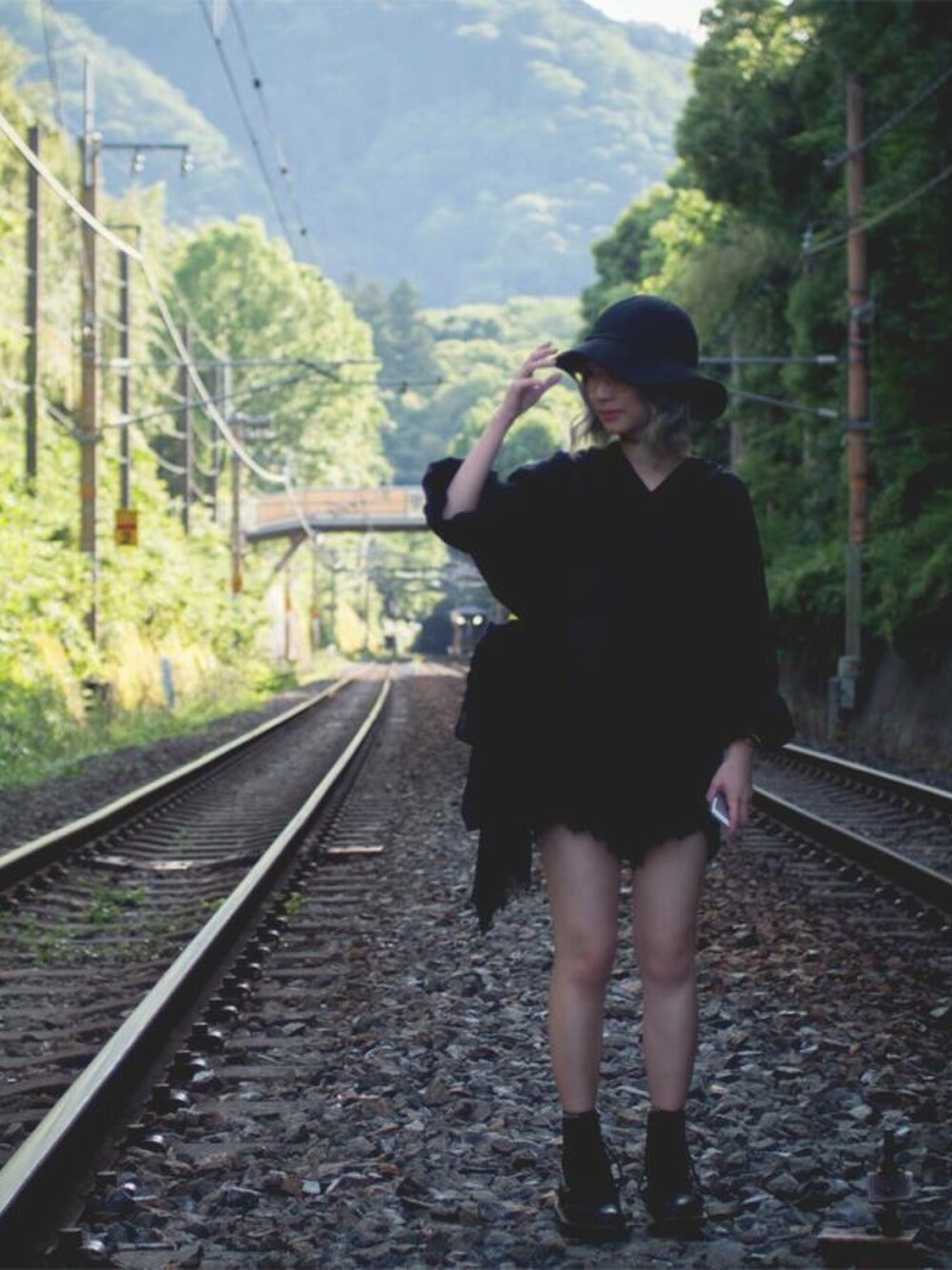 「black、kyoto、Japan、kimono、Hong Kong、forest」｜「UNKNOWN.のアイテム（トップス、ブラック系）」を使った、maness.kmyさん（レディース・154cm）の春コーディネートの1枚目の写真