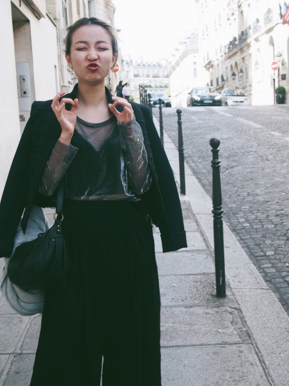 「Hong Kong、Japan、silver、knitwear、travel、black」｜「MONKIのアイテム（ニット/セーター、シルバー系）」を使った、maness.kmyさん（レディース・154cm）の夏コーディネートの1枚目の写真