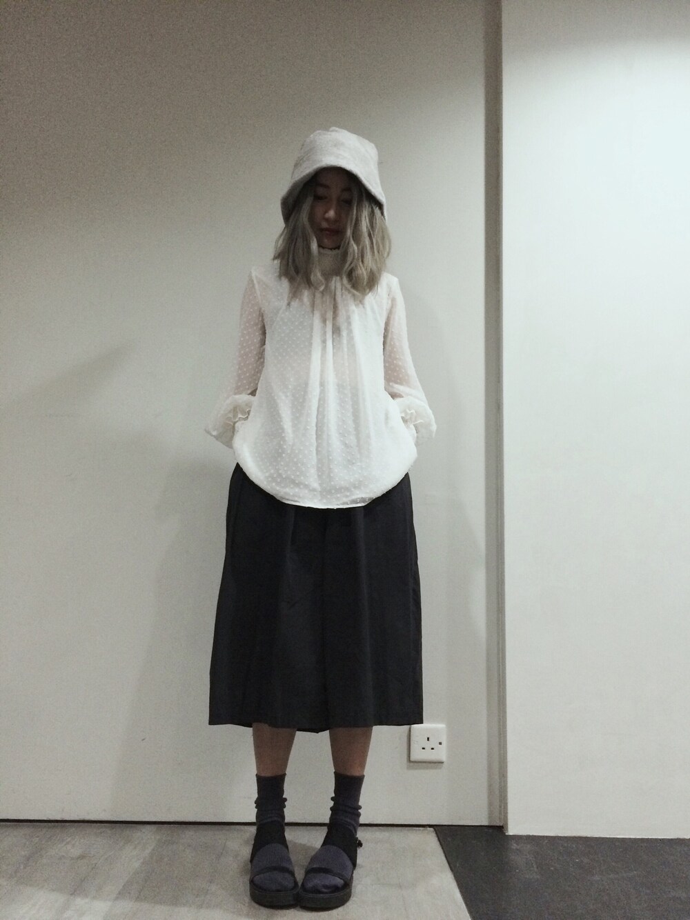 「Japan、autumn、white、秋、ootd、snap、hongkong」｜「ZARAのアイテム（シャツ/ブラウス、ホワイト系）」を使った、maness.kmyさん（レディース・154cm）の秋コーディネートの1枚目の写真