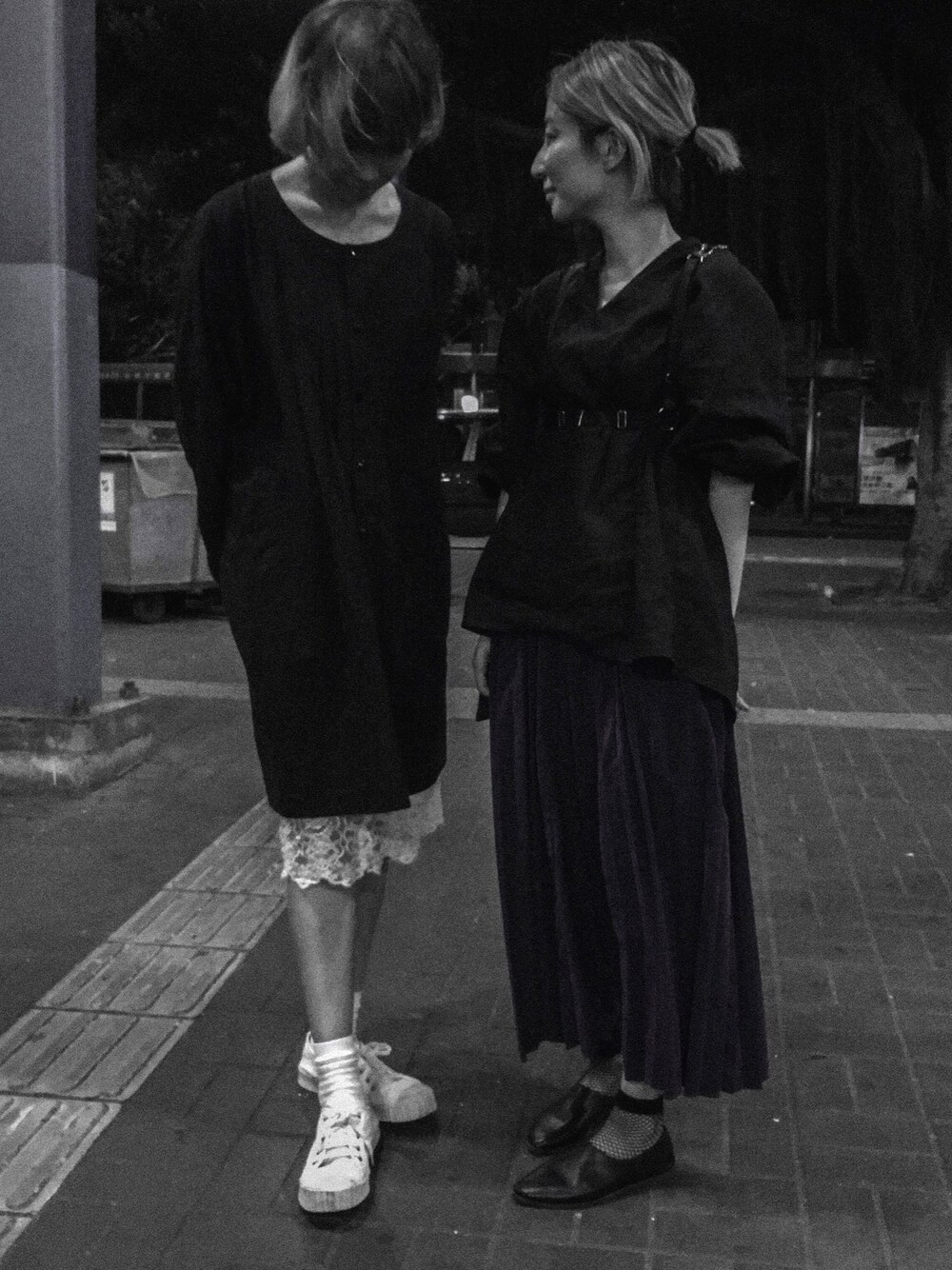 「ootd、outfit、古着、black、white」｜「BEAMSのアイテム（その他パンツ、パープル系）」を使った、maness.kmyさん（レディース・154cm）の秋コーディネートの1枚目の写真