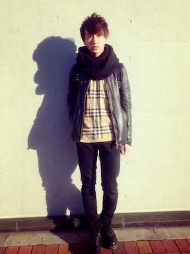 「アイテム（ストール/ショール）」を使った、黒坂学さん（メンズ・171cm）の冬コーディネート