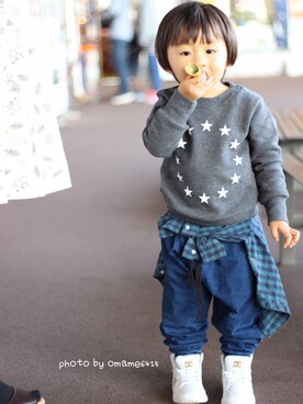 「BRANSHES（ブランシェス）のサークル星プリントトレーナー（スウェット、グレー系）」を使った、manatoさん（キッズ・90cm）の秋コーディネート