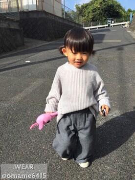 「BRANSHES（ブランシェス）のローゲージシンプルニット（ニット/セーター、グレー系）」を使った、manatoさん（キッズ・90cm）の冬コーディネート