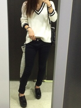 「UNIQLO（ユニクロ）のアイテム（ニット/セーター、ホワイト系）」を使った、Pechi ◎さん（レディース・164cm）の冬コーディネート