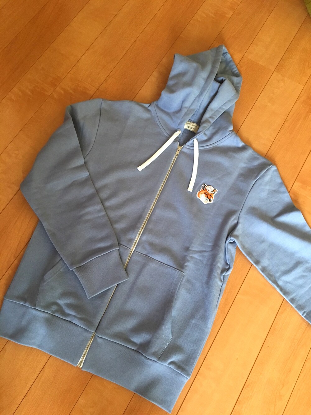 「メゾン キツネ(MAISON KITSUNE)、パーカー」｜「Maison Kitsuneのアイテム（パーカー、ブルー系）」を使った、a2cさん（メンズ・167cm）の冬コーディネートの1枚目の写真