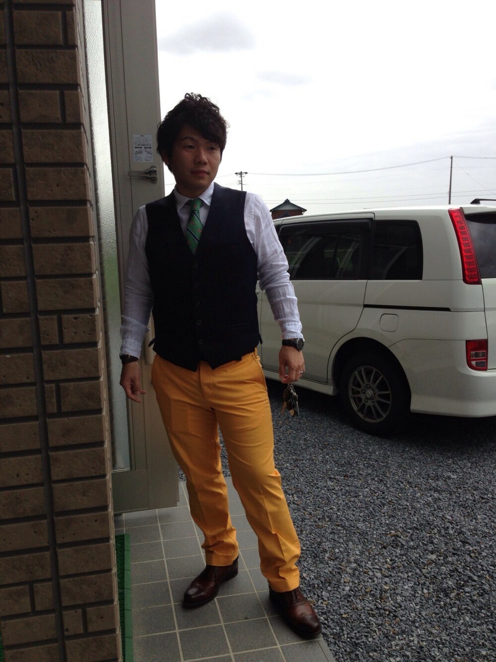 「ZARA、pt01、ユニクロ、Ralph Lauren、ルイヴィトン」｜「PT01のアイテム（その他パンツ、イエロー系）」を使った、a2cさん（メンズ・167cm）の春コーディネートの1枚目の写真