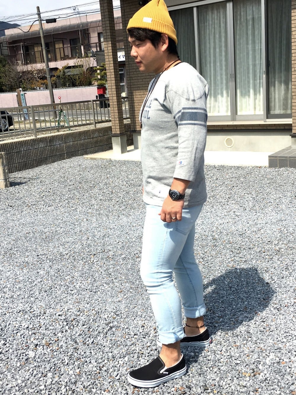 「はるコーデ、シンプルコーデ、休日スタイル、スキニーデニム、GU、チャンピオン、ユナイテッドアローズ、チャオパニック、バンズ、シャネル」｜「Championのアイテム（スウェット、グレー系）」を使った、a2cさん（メンズ・167cm）の春コーディネートの1枚目の写真