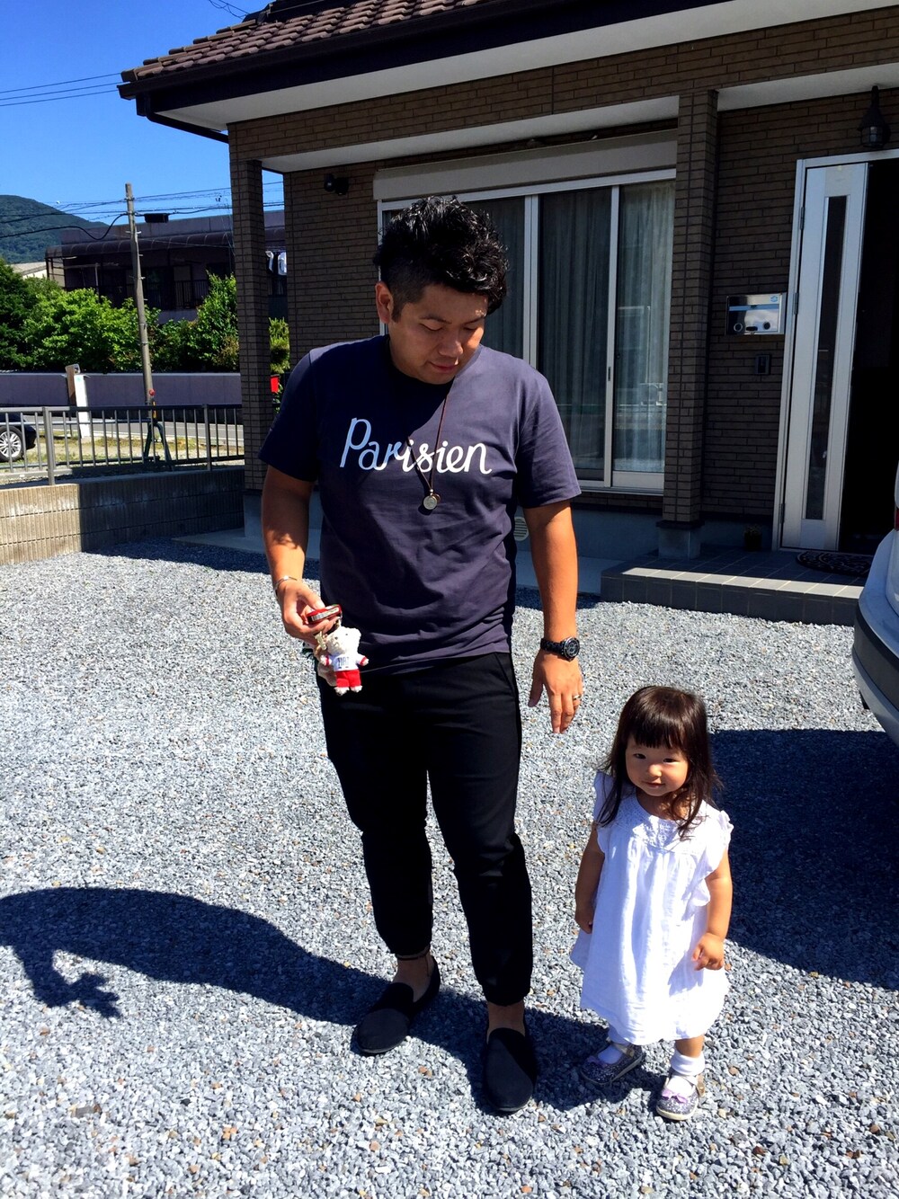 「夏コーデ、休日スタイル、メゾン キツネ(MAISON KITSUNE)、ユニクロ、ザラ、ユナイテッドアローズ」｜「Maison Kitsuneのアイテム（Tシャツ/カットソー、ブラック系）」を使った、a2cさん（メンズ・168cm）の夏コーディネートの1枚目の写真