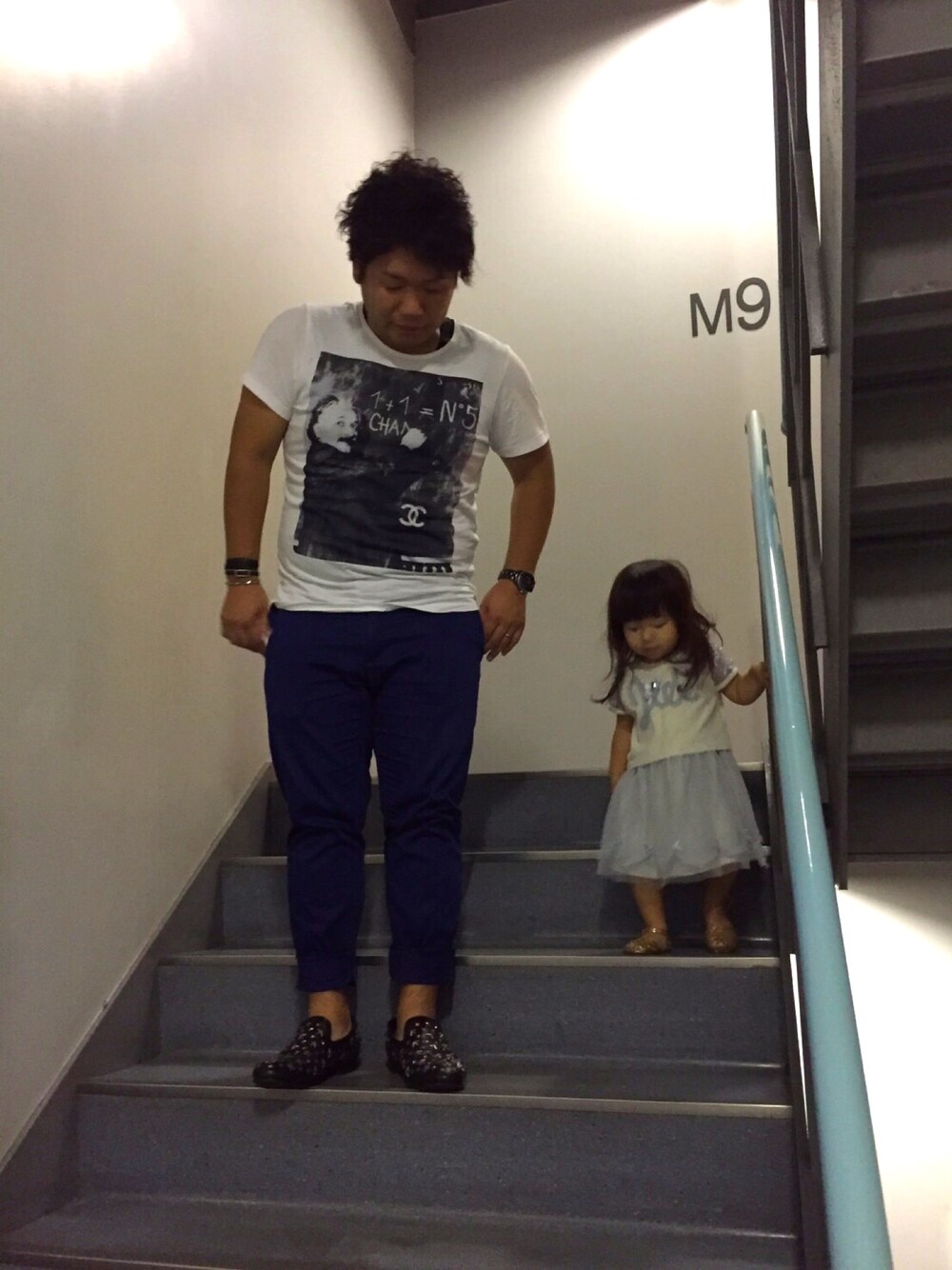 「休日スタイル、オトナカジュアル、白Tシャツ、シンプルコーデ」｜「NO COMMENT PARISのアイテム（Tシャツ/カットソー、ホワイト系）」を使った、a2cさん（メンズ・167cm）の夏コーディネートの1枚目の写真
