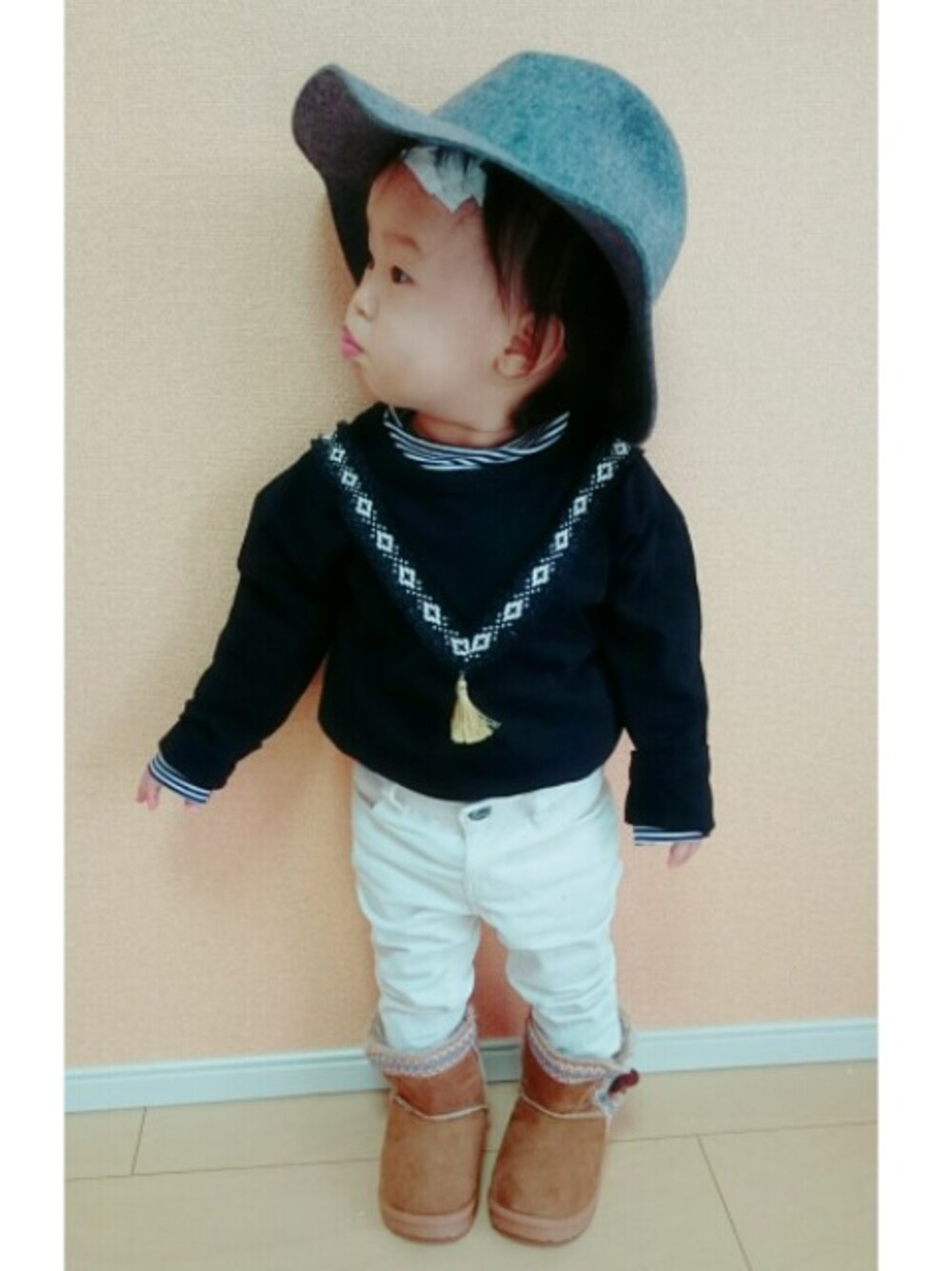 「1歳、韓国子供服、ハット、白パンツ」｜「OLD NAVYのアイテム（パンツ、ホワイト系）」を使った、みひろさん（キッズ・80cm）の冬コーディネートの1枚目の写真