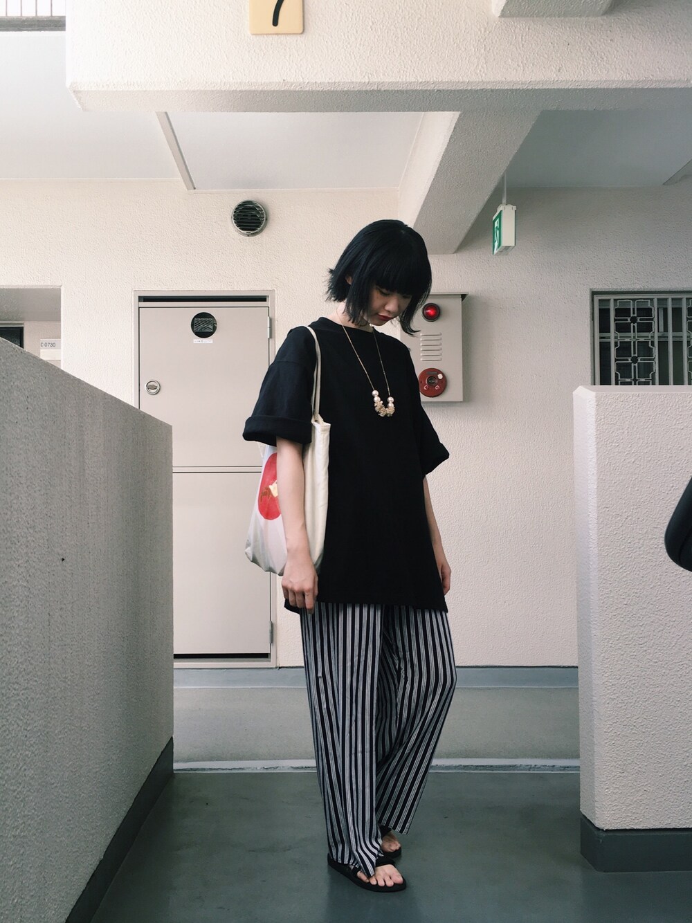 「ラフ、シンプル、ootd、ゆるコーデ」｜「JEANASISのBIGスリットプルオーバーSS/719006（Tシャツ/カットソー、ブラック系）」を使った、ｋａｈｏさん（レディース・165cm）の夏コーディネートの1枚目の写真
