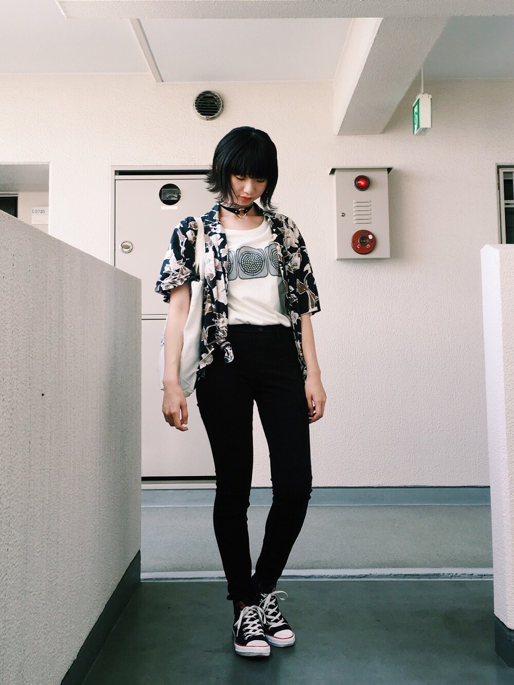 「チョーカー、柄シャツ、シンプルコーデ」｜「ZARAのアイテム（ネックレス、ブラック系）」を使った、ｋａｈｏさん（レディース・165cm）の秋コーディネートの1枚目の写真