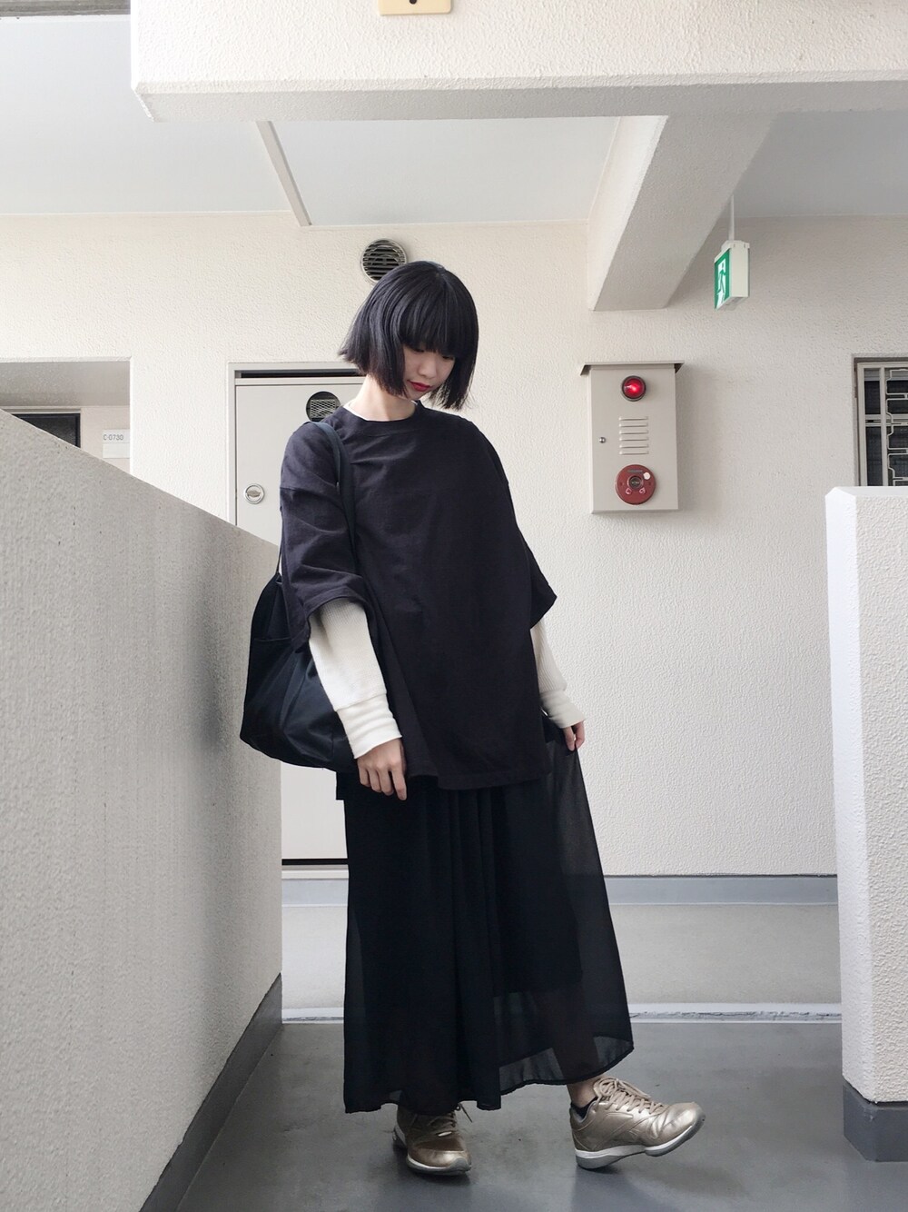 「JEANASISのBIGスリットプルオーバーSS/719006（Tシャツ/カットソー、ブラック系）」を使った、ｋａｈｏさん（レディース・165cm）の秋コーディネートの1枚目の写真
