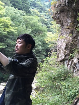 「カモ柄」｜「アイテム（マウンテンパーカー）」を使った、ひさやさん（メンズ・173cm）の秋コーディネート