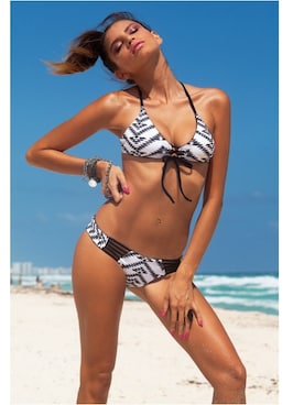 「アイテム（水着）」を使った、rubiaさん（レディース・162cm）の春コーディネート