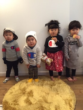 「Champion（チャンピオン）のアイテム（ワンピース、グレー系）」を使った、なつ♡さん（キッズ）の冬コーディネート