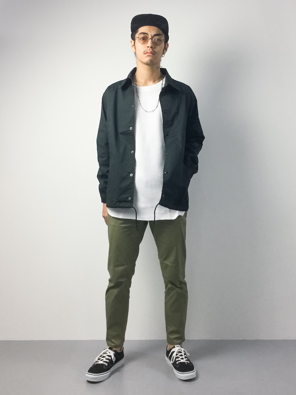 「スニーカー、VANS、キャップ、ストリート、サングラス、休日スタイル、street、ラフ、FREAK’Ｓ STORE、オトナカジュアル」｜「halo commodityの【halo commodity/ハロ　コモディティ】Indication Cap/ジェットキャップ（キャップ、ブラック系）」を使った、ryuto irieさん（メンズ・176cm）の夏コーディネートの1枚目の写真
