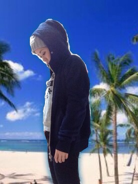 「VAPORIZE（ヴェイパライズ）のアイテム（パーカー、ブルー系）」を使った、Kagari Hiroseさんの春コーディネート
