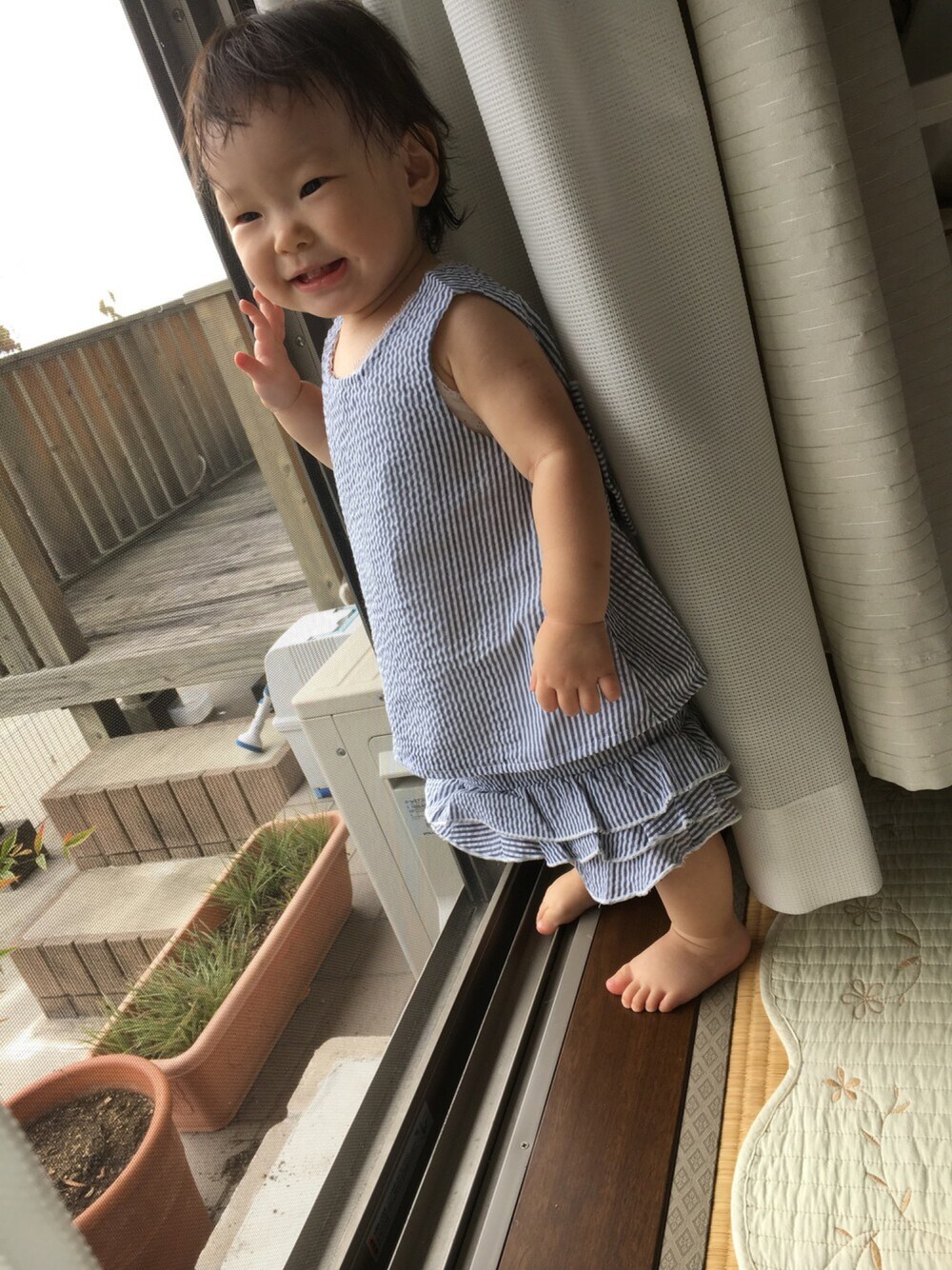 「セットアップ、グレー、キッズコーデ、ベビーコーデ」｜「AVAN LILYのY　バックリボンシリーズガウチョパンツ（その他パンツ、グレー系）」を使った、Aya Funakiさん（キッズ・70cm）の秋コーディネートの1枚目の写真
