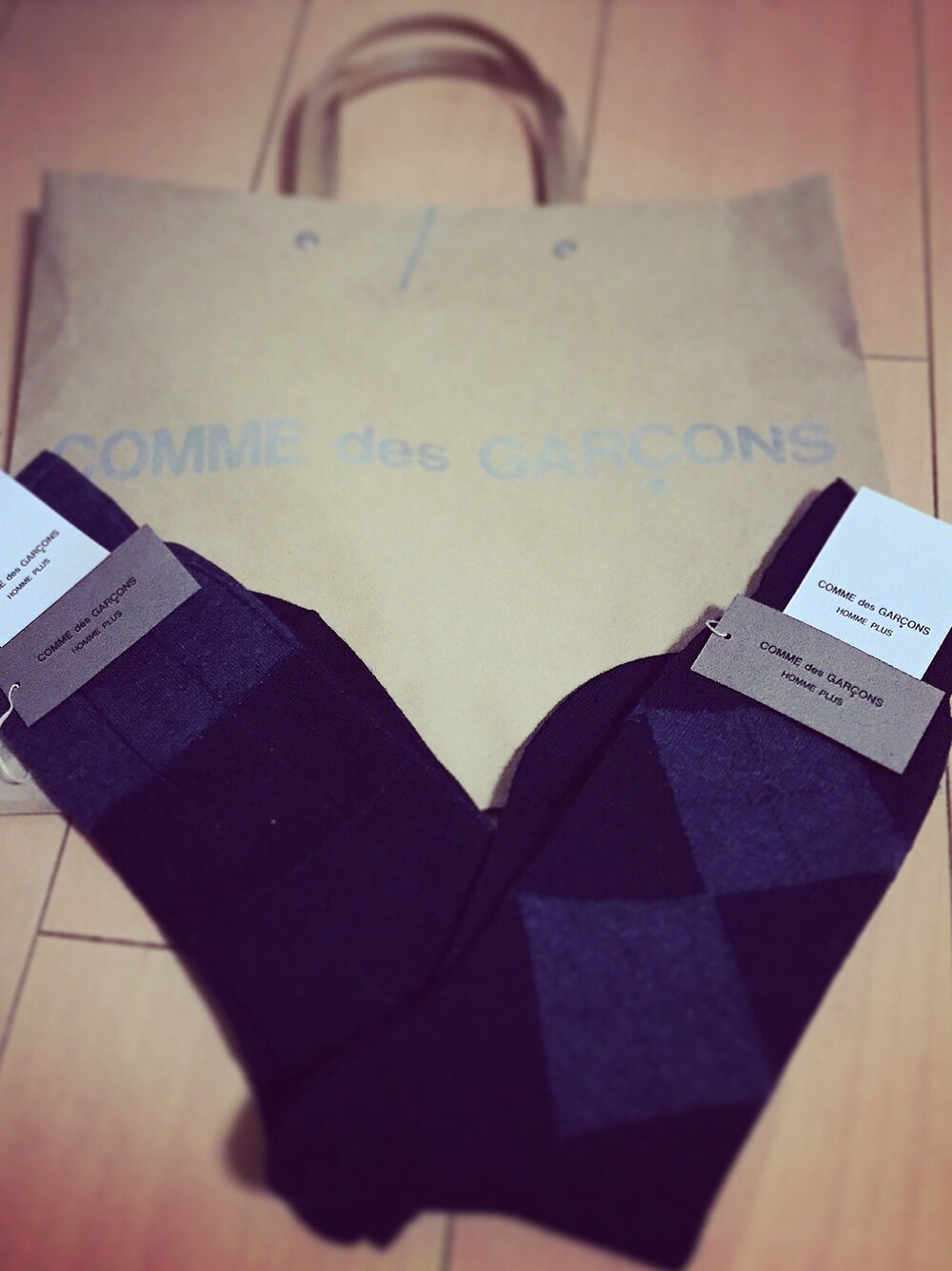 「コムデギャルソン、コムデギャルソンオムプリュス、COMME des GARCONS、COMME des GARÇONS、COMME des GARCONS HOMME PLUS、靴下」｜「COMME des GARCONS HOMME PLUSのアイテム（ソックス/靴下、ブラック系）」を使った、ココアさん（メンズ・50cm）の冬コーディネートの1枚目の写真