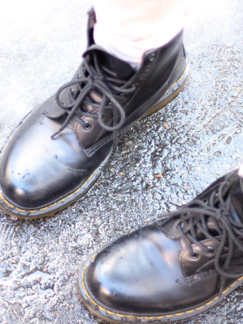 「ドクターマーチン、Dr.Martens、8ホール、ブーツ」｜「Dr. Martensのアイテム（ブーツ、ブラック系）」を使った、ココアさん（メンズ・50cm）の冬コーディネートの1枚目の写真
