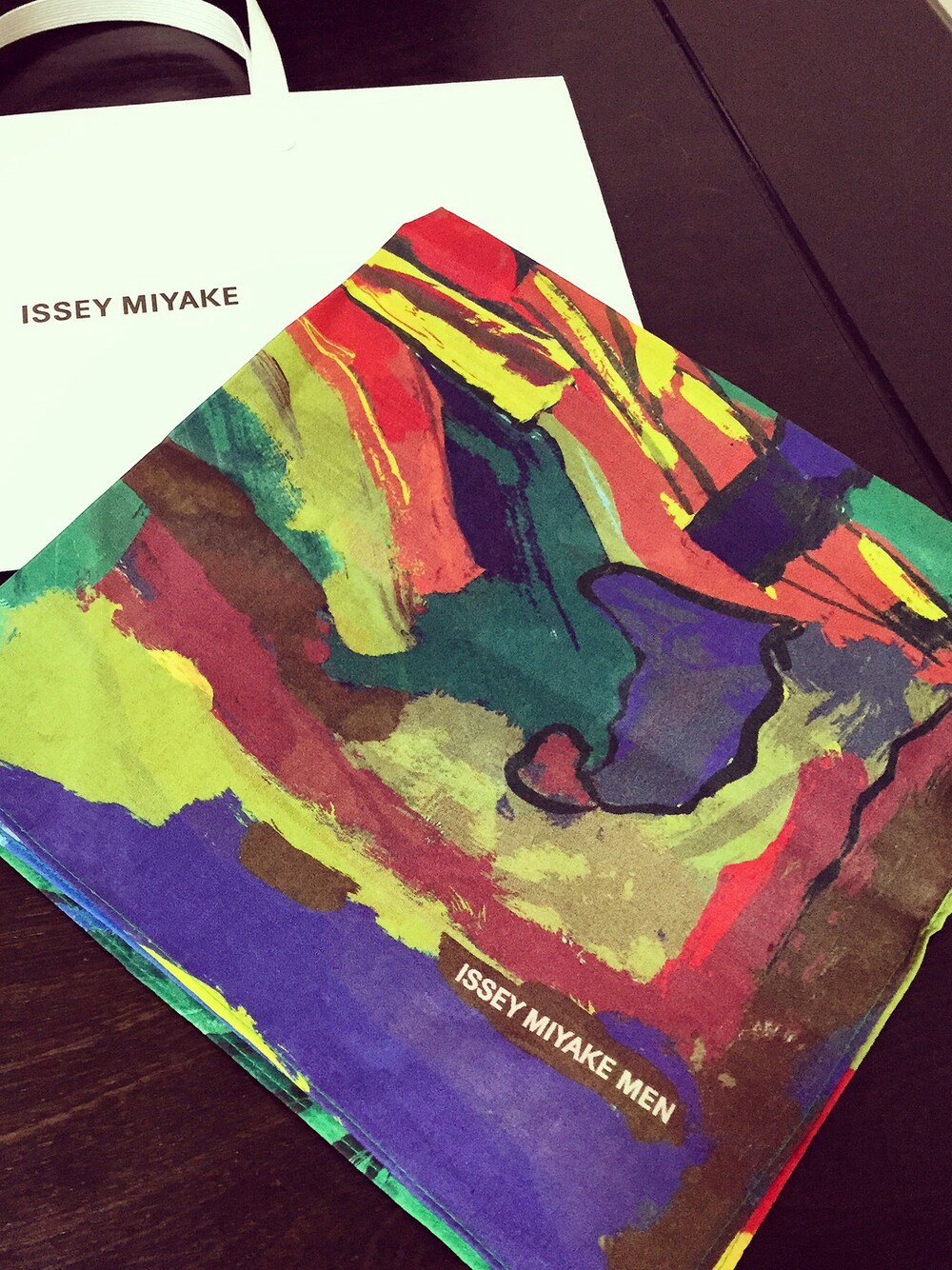 「イッセイミヤケ、ISSEY MIYAKE、イッセイミヤケメン、isseymiyake」｜「ISSEY MIYAKEのアイテム（ハンカチ/ハンドタオル、その他）」を使った、ココアさん（メンズ・50cm）の春コーディネートの1枚目の写真