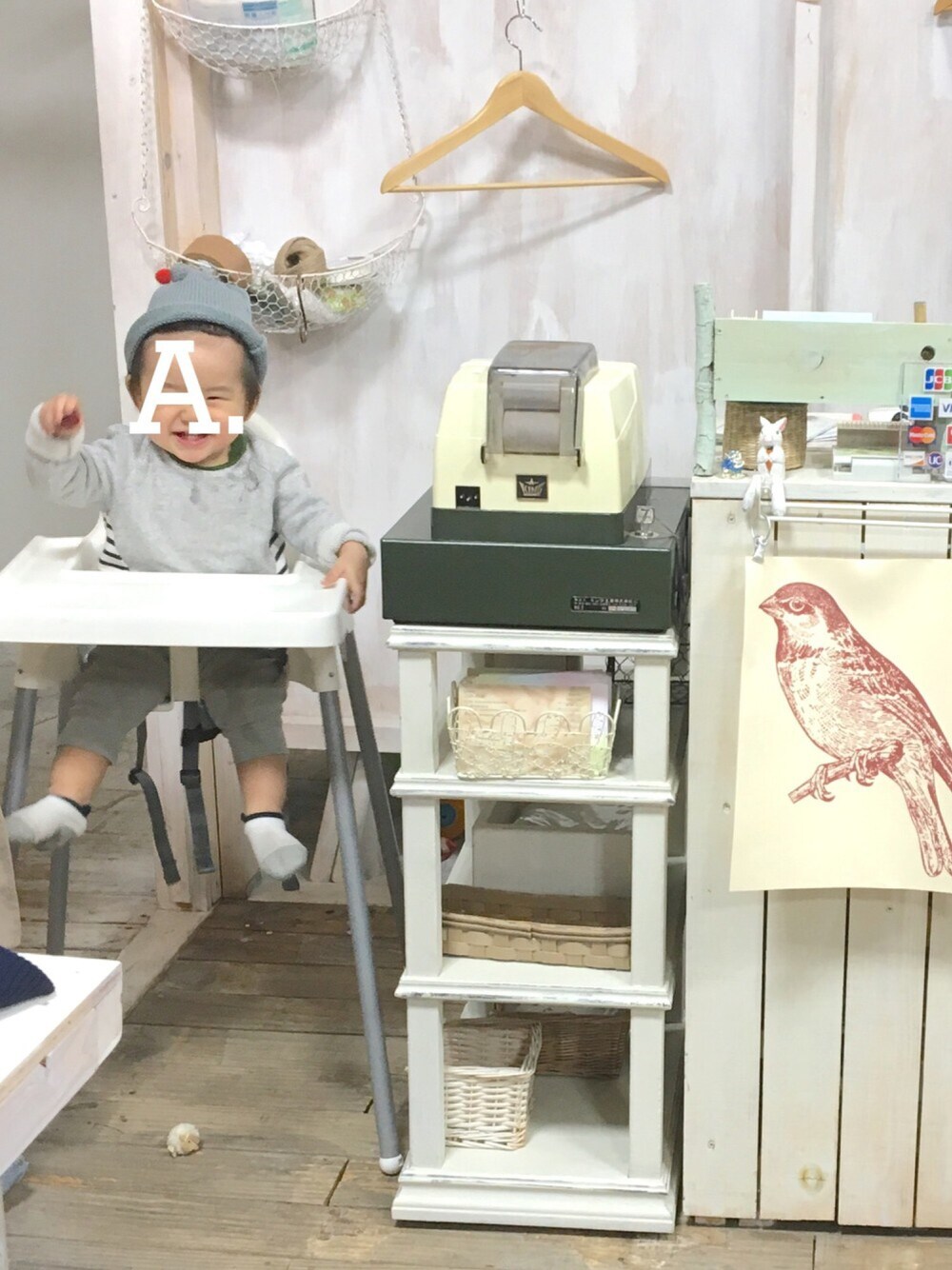 「あかちゃんコーデ、おとこのこスタイル、ニット帽、スウェットパンツ、IKEA、0歳10ヶ月」｜「MACCAのアイテム（ニットキャップ/ビーニー、グレー系）」を使った、A.asperaさん（キッズ・80cm）の秋コーディネートの1枚目の写真