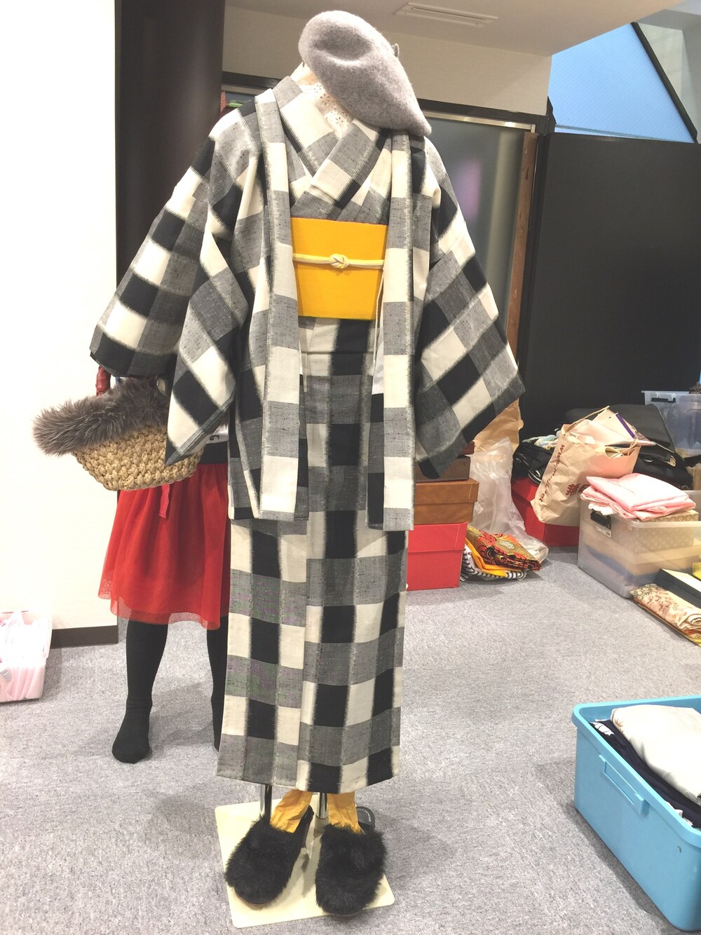 「着物、着物アンティーク、小紋」｜「GO TO HOLLYWOODのアイテム（かごバッグ、ブラウン系）」を使った、なるラムさん（レディース・160cm）の冬コーディネートの1枚目の写真