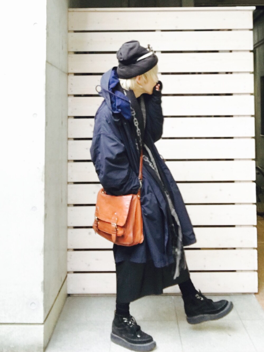 「モッズコート、旅人、短パン」｜「Name.のNYLON WEATHER M-51（モッズコート、ブルー系）」を使った、Itoさん（メンズ・169cm）の冬コーディネートの1枚目の写真