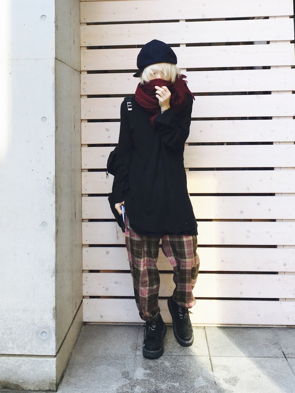 「だぼだぼ、ゆるコーデ、ブラック、チェックパンツ」｜「LIMI feuのアイテム（その他パンツ、その他）」を使った、Itoさん（メンズ・169cm）の冬コーディネートの1枚目の写真