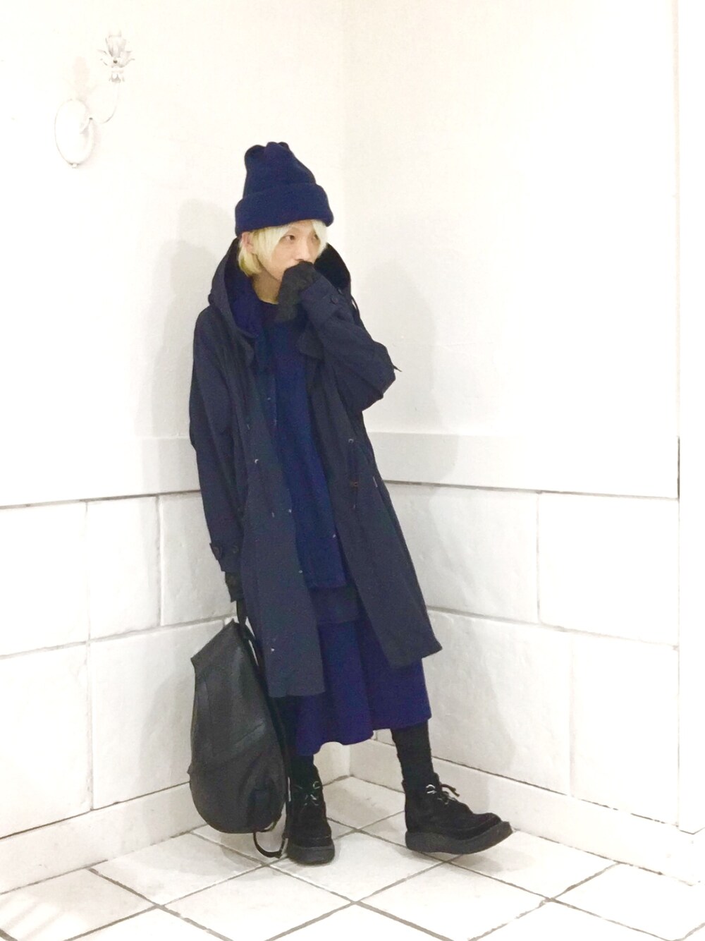 「ネイビー、青×青、だぼっとゆるっと。」｜「Edwina Horlの【Edwina Horl】 rib knit watch cap（ニットキャップ/ビーニー、ブルー系）」を使った、Itoさん（メンズ・169cm）の秋コーディネートの1枚目の写真