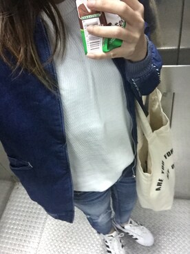 「Ungrid（アングリッド）のフレイドヘムストスリ（デニムパンツ）」を使った、ChaumingHoさん（レディース・158cm）の春コーディネート