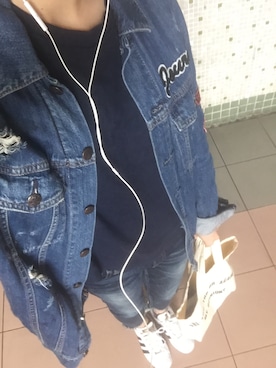 「Ungrid（アングリッド）のインディゴフレイドヘムストスリ（デニムパンツ）」を使った、ChaumingHoさん（レディース・158cm）の春コーディネート