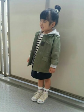 「お団子ヘアー」｜「アイテム（パーカー、グレー系）」を使った、emiruさん（キッズ・90cm）の春コーディネート