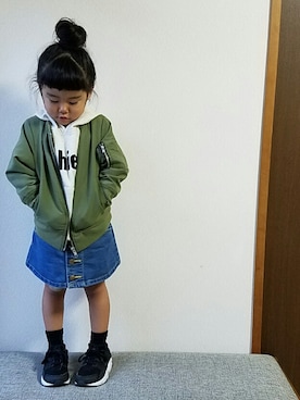 「アイテム（MA-1）」を使った、emiruさん（キッズ・100cm）の秋コーディネート