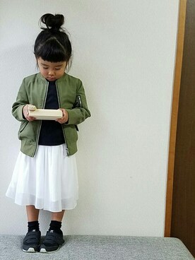「アイテム（MA-1）」を使った、emiruさん（キッズ・100cm）の秋コーディネート