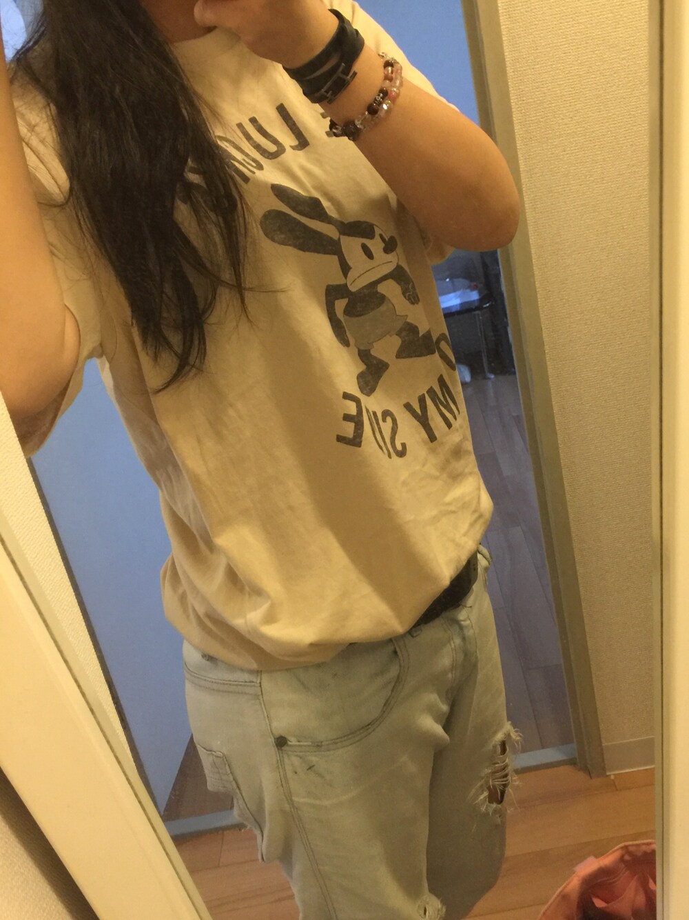 「大人カジュアル、Tシャツ、ボーイズデニム、プチプラ、UNIQLO Tシャツ」｜「UNIQLOのアイテム（Tシャツ/カットソー、ベージュ系）」を使った、いくみさん（レディース・153cm）の夏コーディネートの1枚目の写真