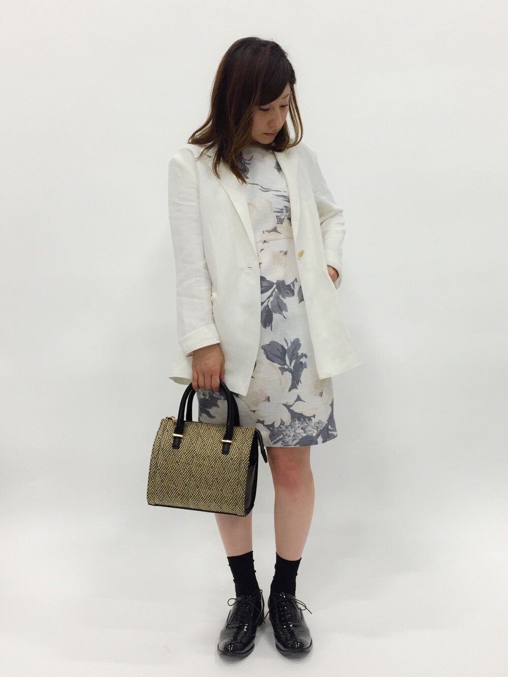 「ワンピース、パーティー、キレイめ、花柄ワンピース、低身長」｜「GRACE CONTINENTALのボーダーフラワーワンピース（ワンピース、ホワイト系）」を使った、Kさん（レディース・150cm）の春コーディネートの1枚目の写真