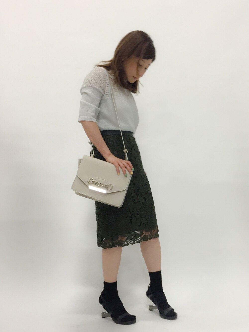 「タイトスカート、シルバー、レーススカート、低身長、肩がけ」｜「JUSGLITTYのカラーレーススカート（スカート、グリーン系）」を使った、Kさん（レディース・150cm）の春コーディネートの1枚目の写真
