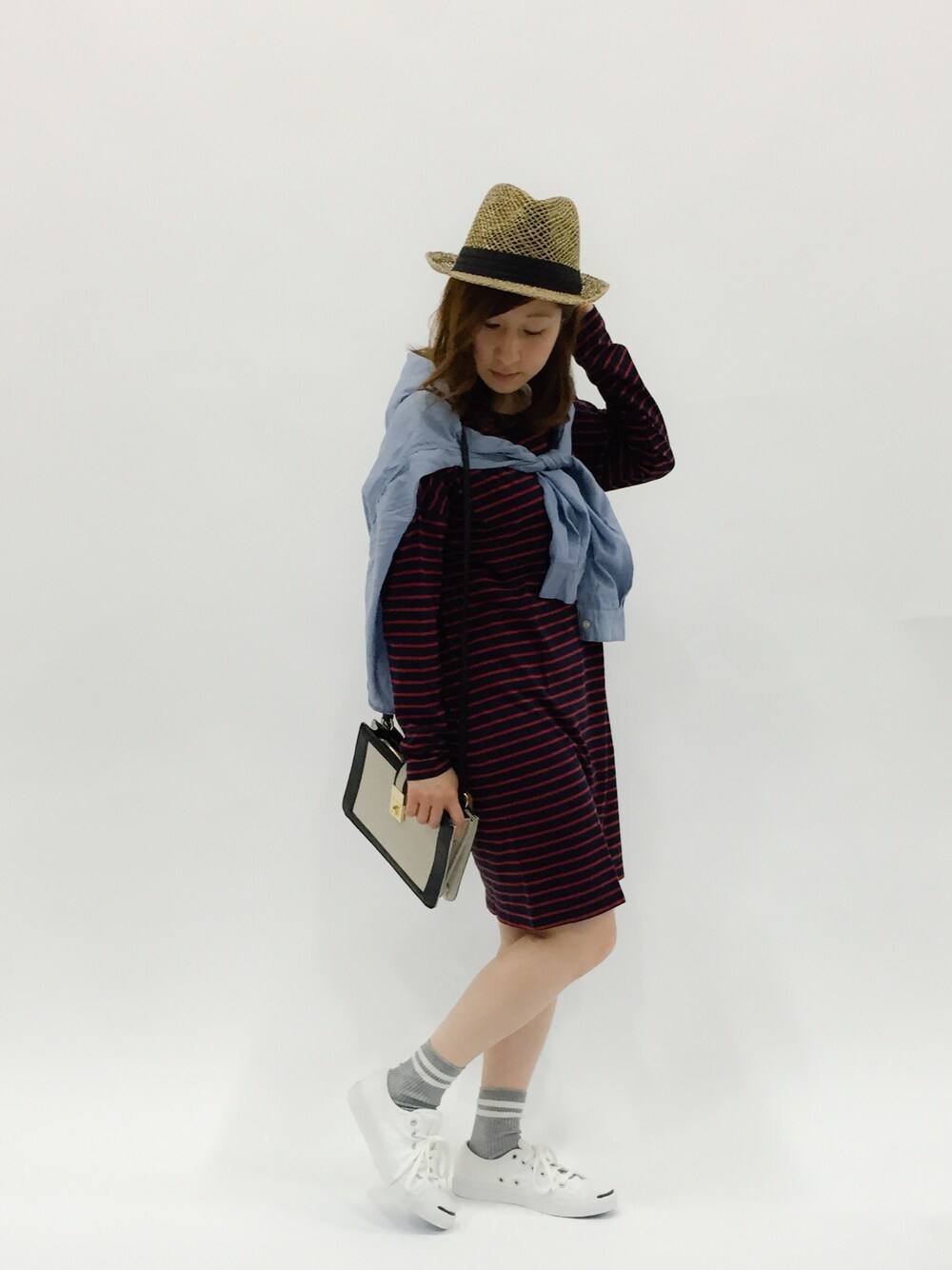 「カジュアル、ハット、ボーダーワンピース、低身長、シャツ肩掛け」｜「AULIのAULI 透かし編み　中折れハット（ハット、ベージュ系）」を使った、Kさん（レディース・150cm）の夏コーディネートの1枚目の写真