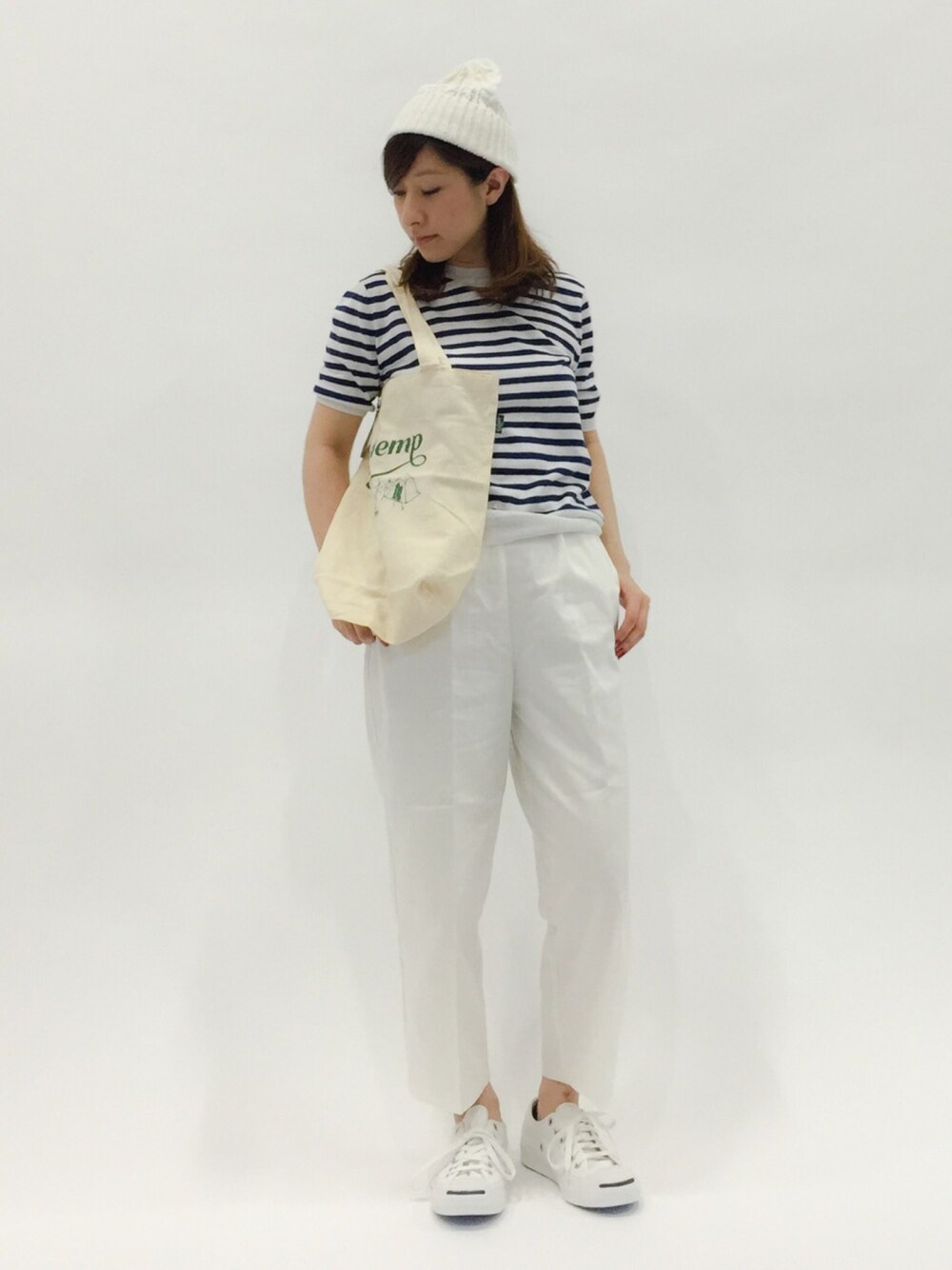 「ニット帽、白パンツ、ボーダートップス、ガウチョパンツ、低身長」｜「URBAN RESEARCHのUR リネン混クルーネックニット（ニット/セーター、ブルー系）」を使った、Kさん（レディース・150cm）の夏コーディネートの1枚目の写真
