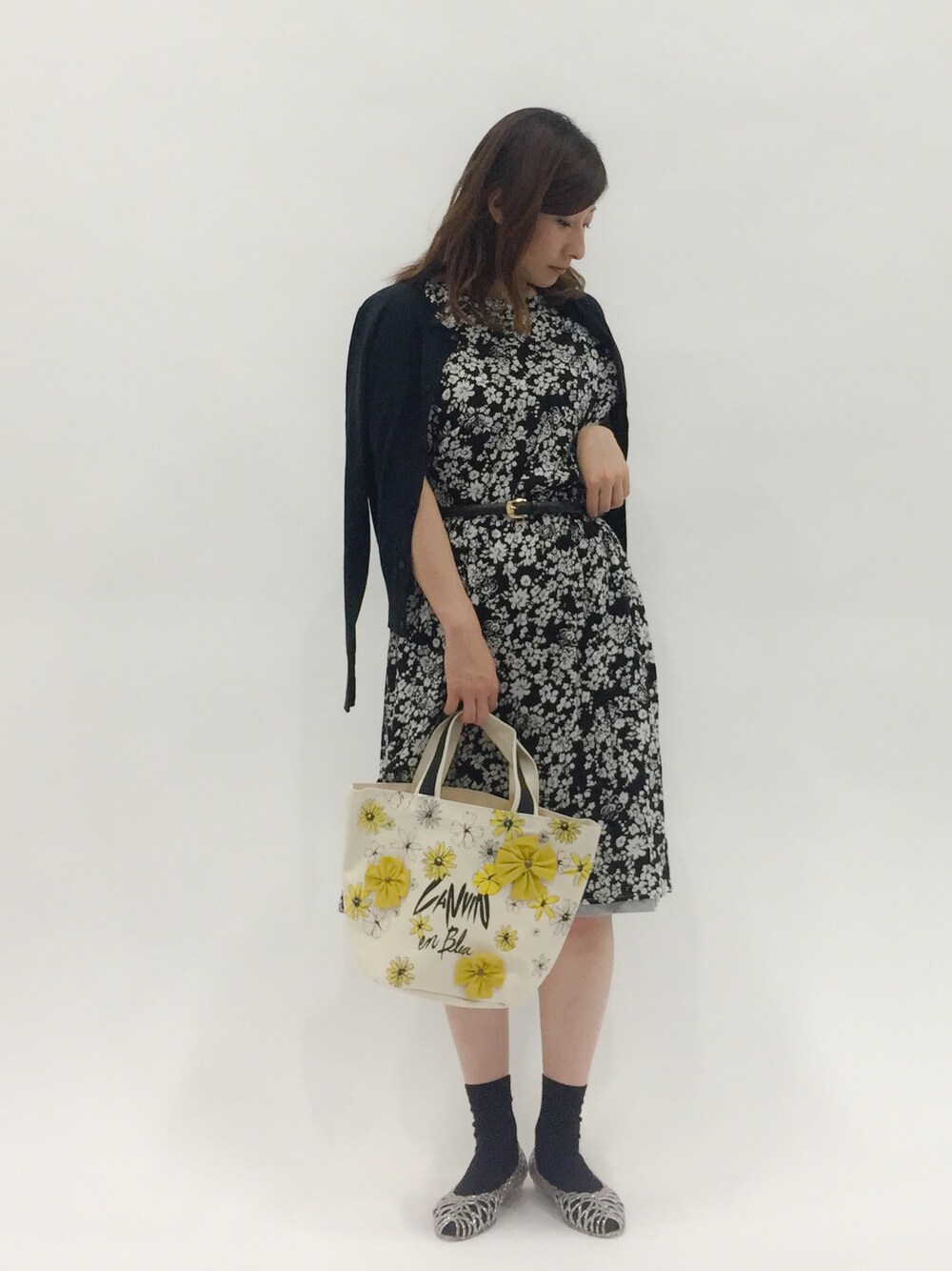 「ワンピース、リバーシブル、低身長、フラットサンダル、あみあみ」｜「URBAN RESEARCH ROSSO WOMENのROSSO リバーシブルワンピース（ワンピース、ブラック系）」を使った、Kさん（レディース・150cm）の夏コーディネートの1枚目の写真