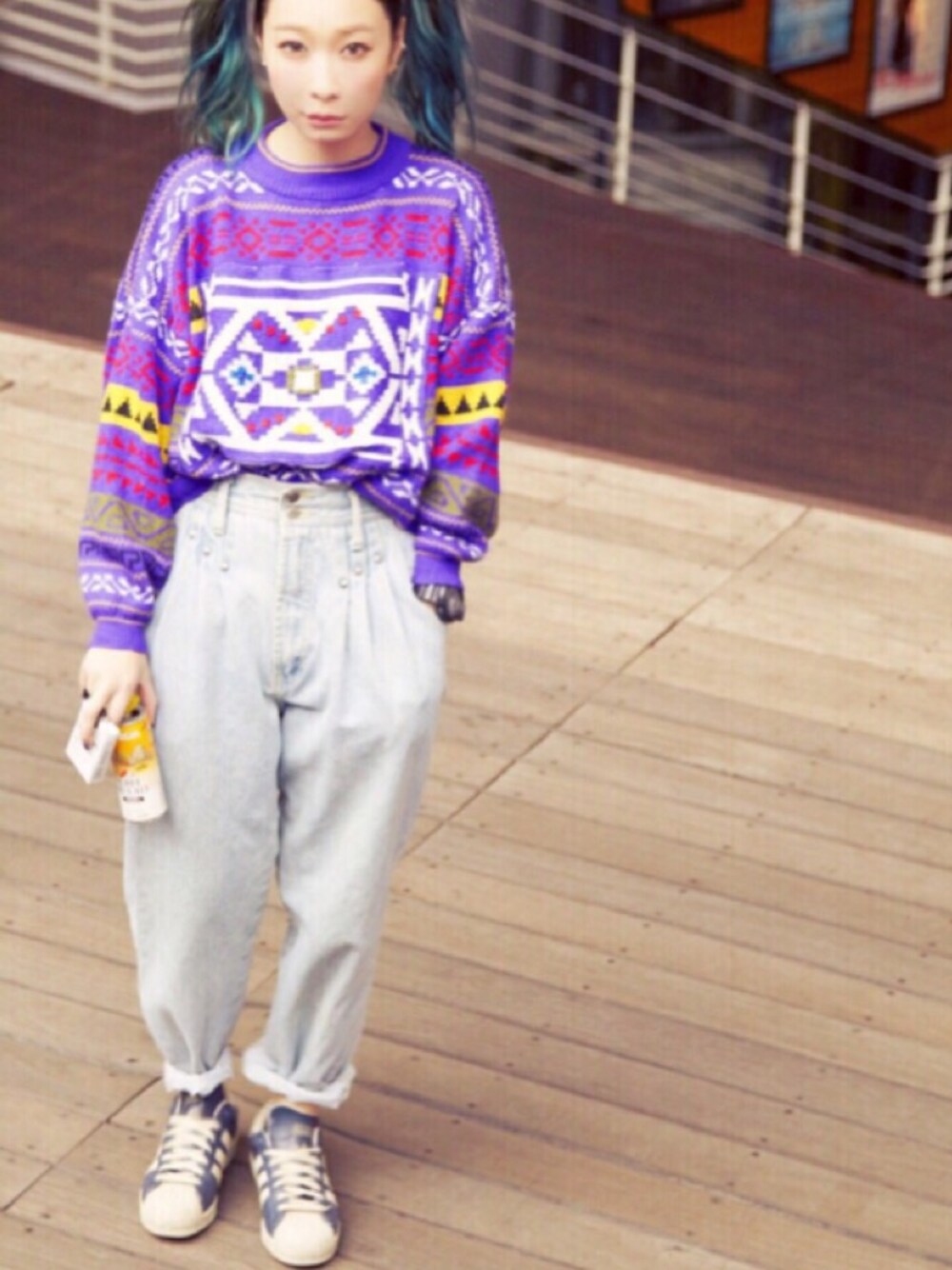 「osaka、used、used mix、USEDコーデ、大阪、アメリカ村、アメ村、古着、ハイウエスト、ハイウエストパンツ」｜「usedのアイテム（ニット/セーター、パープル系）」を使った、Reiさん（レディース・60cm）の冬コーディネートの1枚目の写真