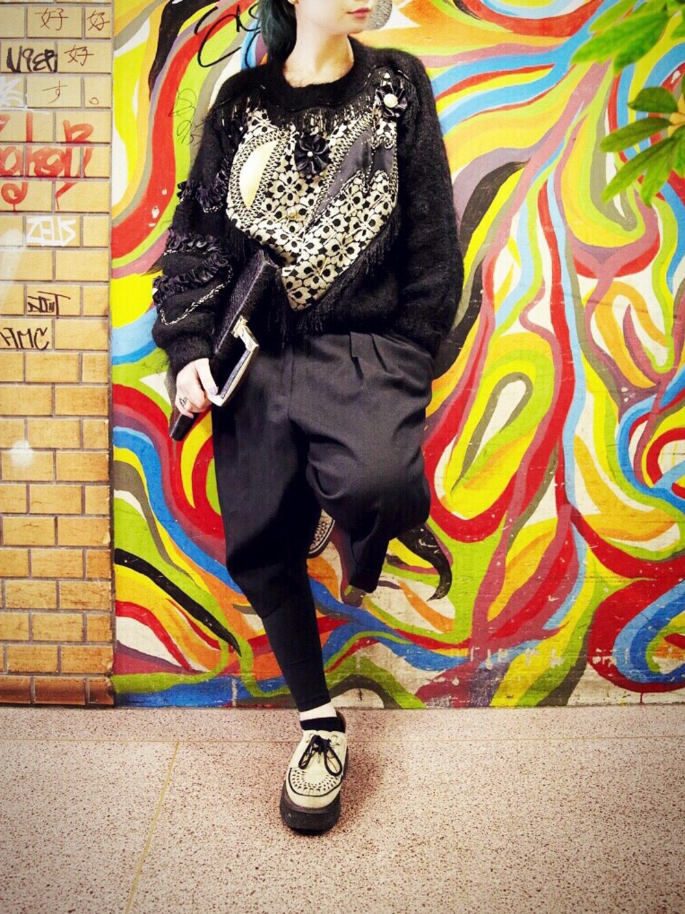 「アメ村、大阪、osaka、fashion、used、vintage、used mix、古着、古着MIX、コーディネート」｜「used  clatter.のアイテム（ニット/セーター、ブラック系）」を使った、Reiさん（レディース・158cm）の冬コーディネートの1枚目の写真