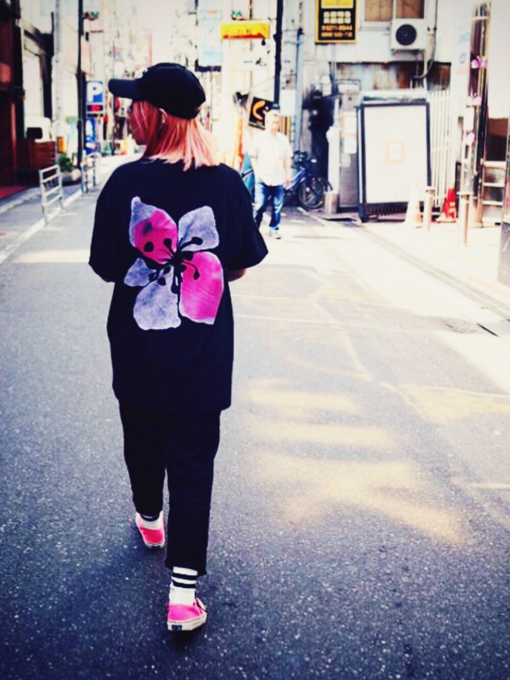 「maple comics、maplecomics、コーディネート、code、ootd、outfit、ストリート、street、大阪、osaka」｜「MAPLE COMICSのアイテム（Tシャツ/カットソー、ブラック系）」を使った、Reiさん（レディース・160cm）の夏コーディネートの1枚目の写真