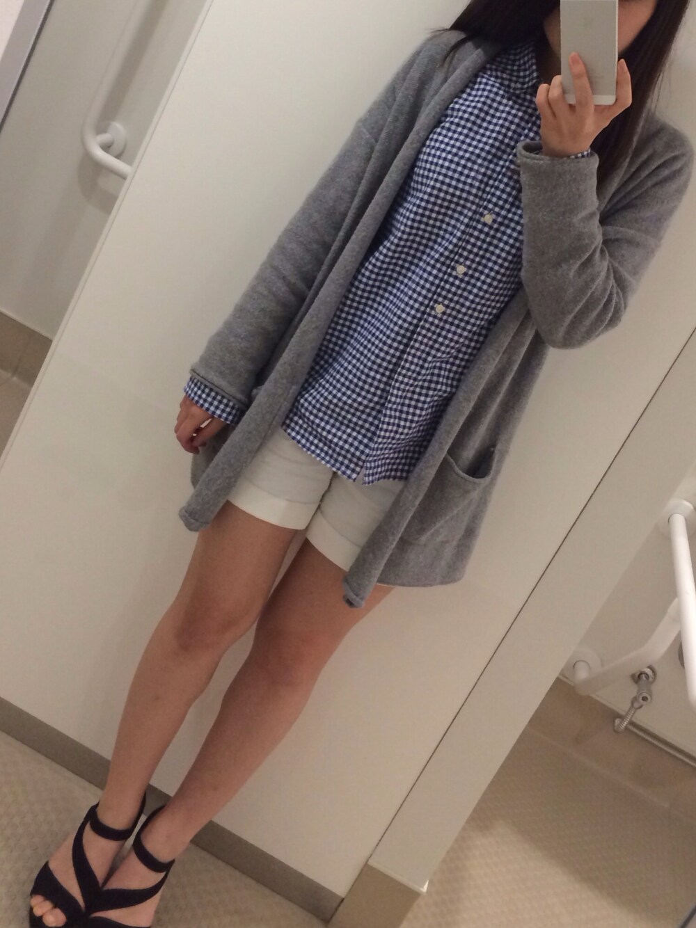 「GAPのアイテム（シャツ/ブラウス、ブルー系）」を使った、Mariiiiさん（レディース・154cm）の春コーディネートの1枚目の写真
