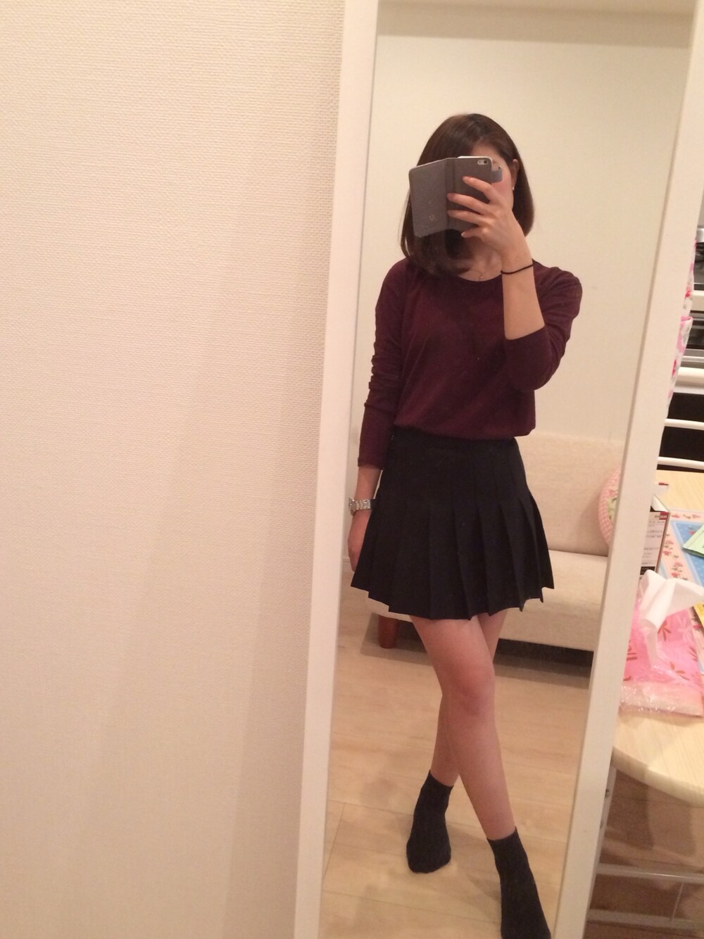 「American Apparel、MONKI」｜「MONKIのアイテム（Tシャツ/カットソー、レッド系）」を使った、Mariiiiさん（レディース・154cm）の秋コーディネートの1枚目の写真